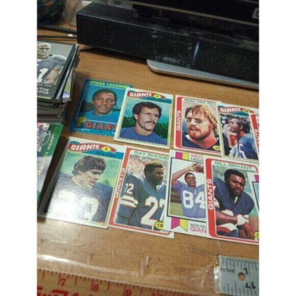New York Giants 100 Football Card Lot Assorted Years - Picture 2 of 8